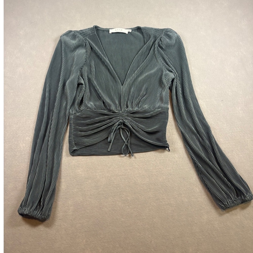 ASTR The Label Womens Plisse Pleated Cinched Front V-Neck Cropped Blouse Sage XS